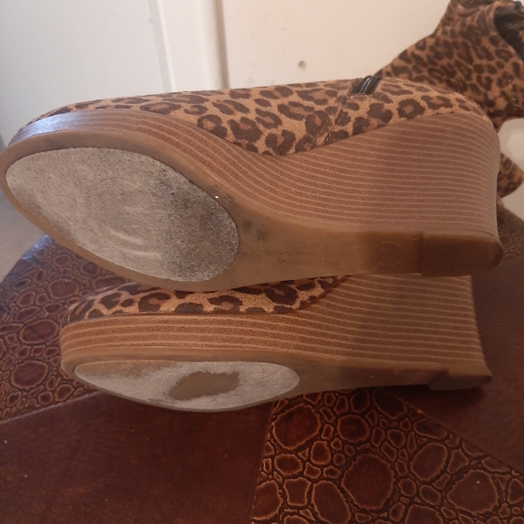 Fioni wedge boots. - Picture 3 of 5